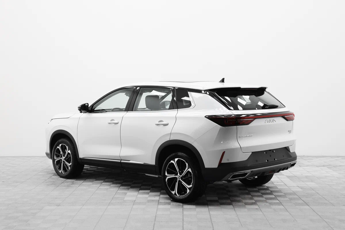 ДонгФенг Хьюдж с салона по цене от 2 392 000